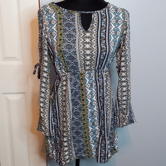 Hippie Rose Blue Printed Split Sleeve Dress Size Medium - Picture 1 of 10